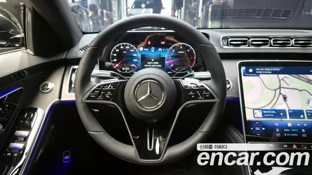 Mercedes-Benz S-Class 2025 — Photo 13/20
