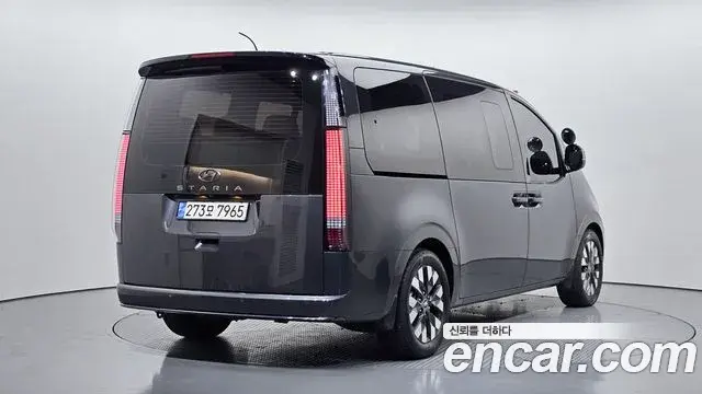 Hyundai Staria 2021 — Фото 2/20