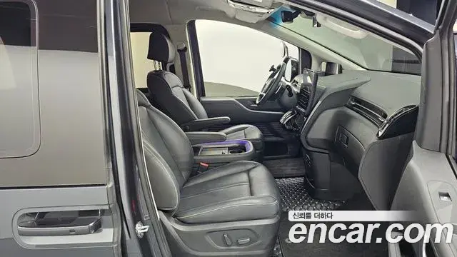 Hyundai Staria 2021 — Фото 10/20