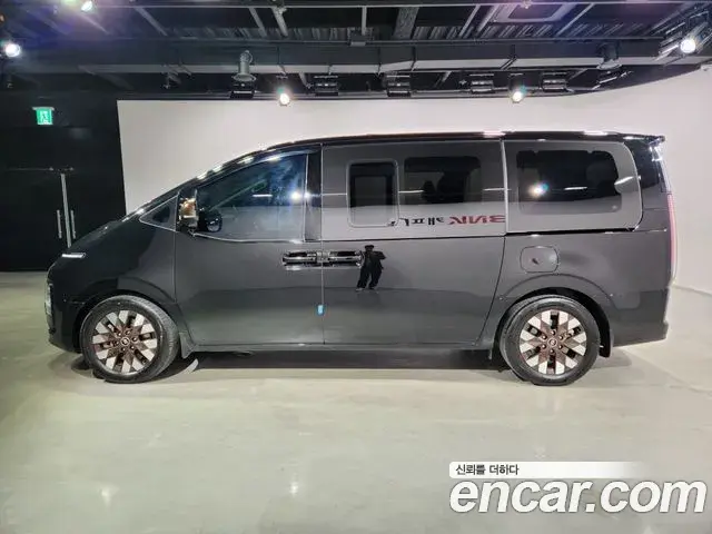 Hyundai Staria 2022 — Фото 3/20
