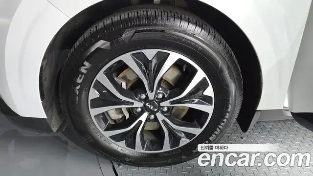 Kia Carnival 2023 — Фото 5/20