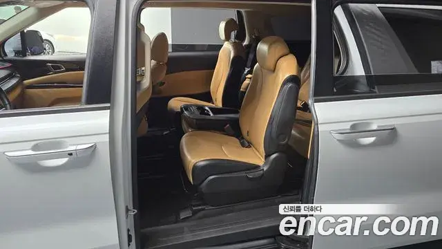 Kia Carnival 2023 — Фото 11/20