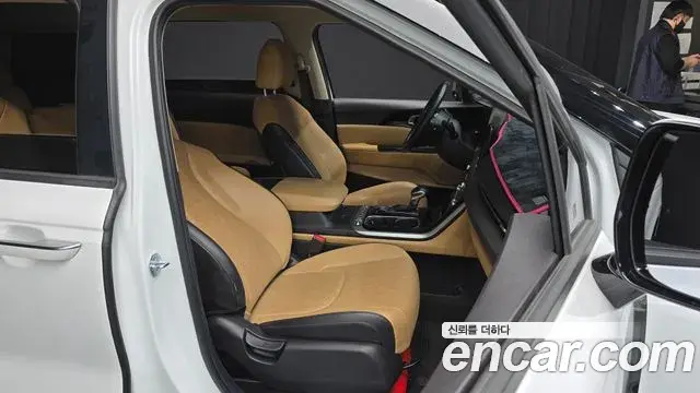 Kia Carnival 2023 — Фото 12/20