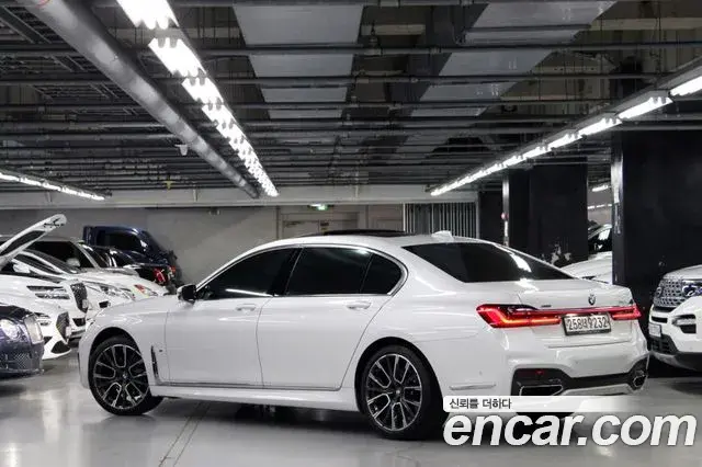 BMW 7 Series 2020 — Photo 18/20