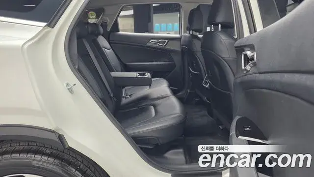 Kia Sportage 2022 — ფოტო 16/20