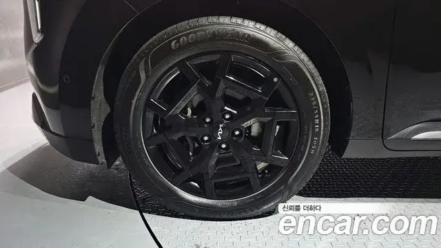 Kia Carnival 2025 — Şəkil 6/20