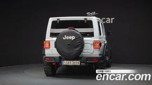 Jeep Wrangler 2022 — ფოტო 8/20