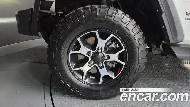 Jeep Wrangler 2022 — ფოტო 19/20