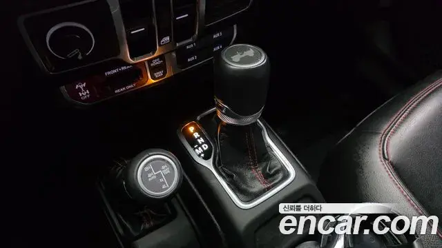 Jeep Wrangler 2022 — ფოტო 9/20