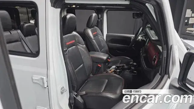 Jeep Wrangler 2022 — ფოტო 2/20
