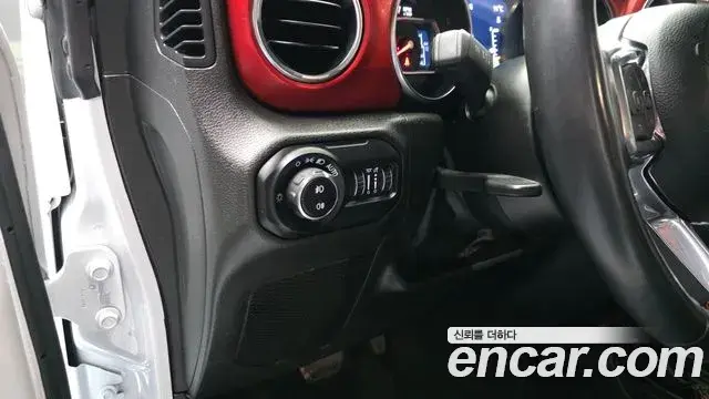 Jeep Wrangler 2022 — ფოტო 15/20