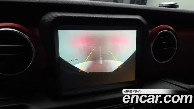 Jeep Wrangler 2022 — ფოტო 18/20
