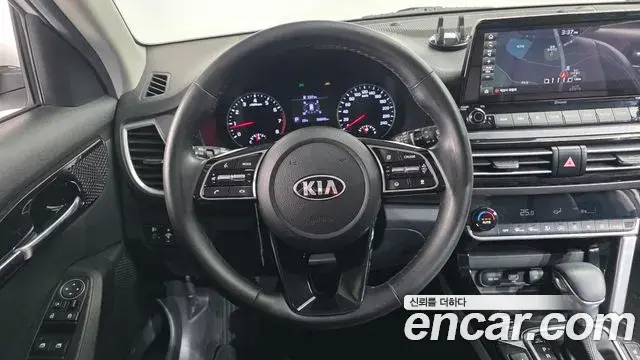 Kia Seltos 2019 — Фото 14/20