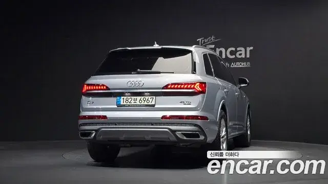 Audi Q7 2021 — Фото 4/20