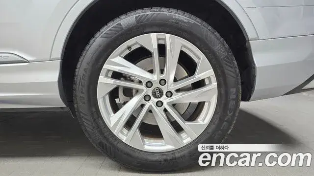 Audi Q7 2021 — Şəkil 3/32