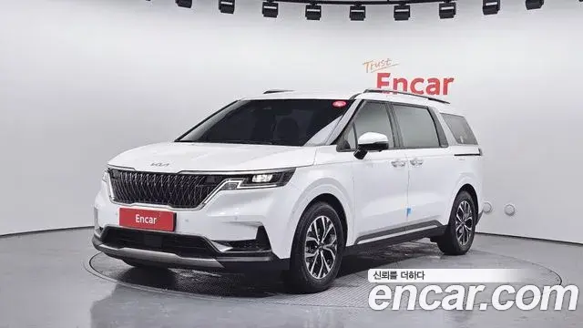 Kia Carnival 2023 — Фото 1/20
