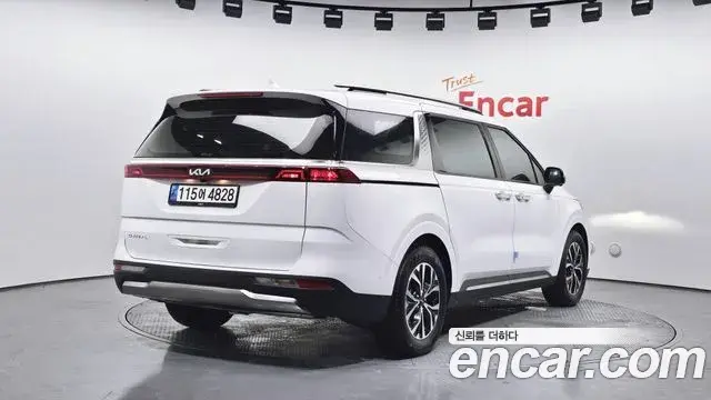 Kia Carnival 2023 — Фото 2/20
