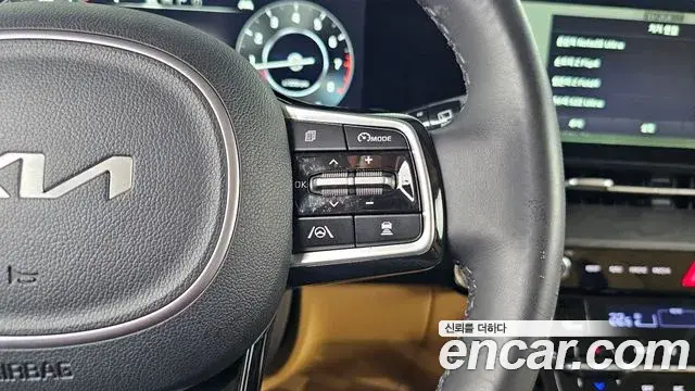 Kia Carnival 2023 — Фото 16/20