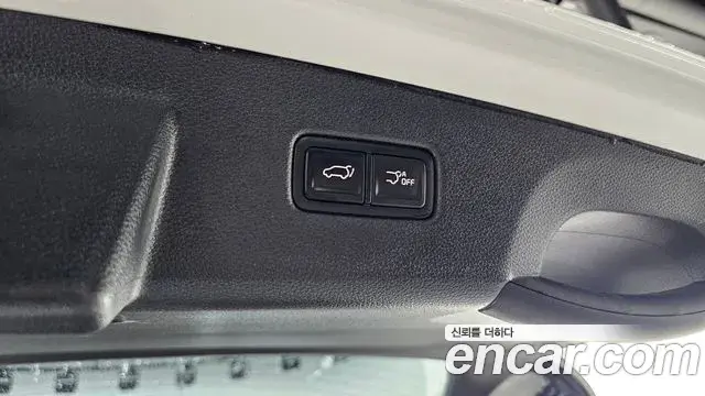 Kia Carnival 2023 — Фото 17/20