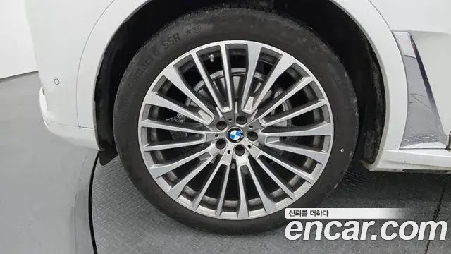 BMW X7 2022 — Photo 11/20