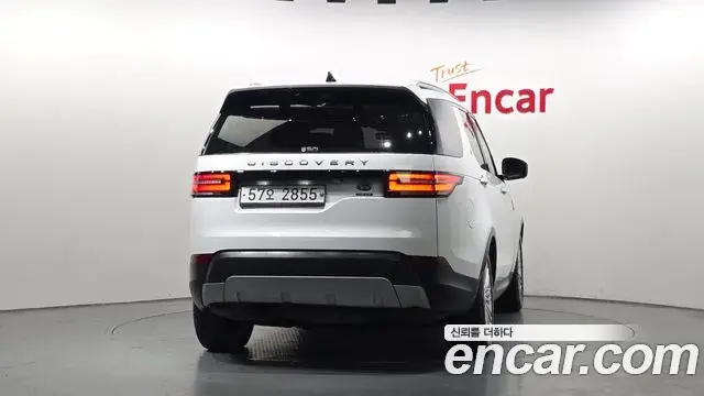 Land Rover Discovery 5 2019 — Photo 15/31