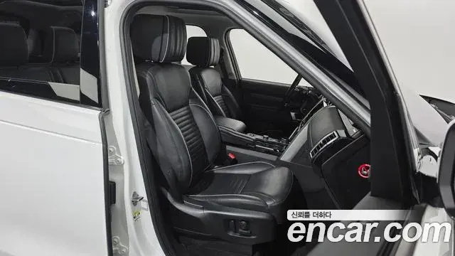 Land Rover Discovery 5 2019 — Photo 4/31