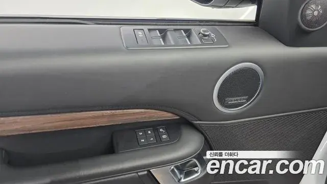 Land Rover Discovery 5 2019 — Photo 16/31