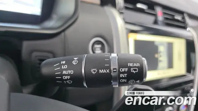 Land Rover Discovery 5 2019 — Photo 9/31