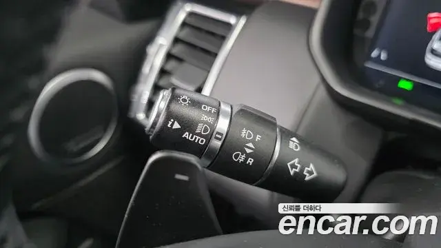 Land Rover Discovery 5 2019 — Photo 26/31