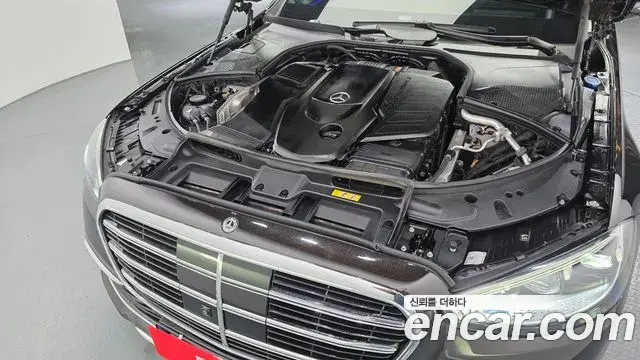 Mercedes-Benz S-Class 2021 — Photo 10/31