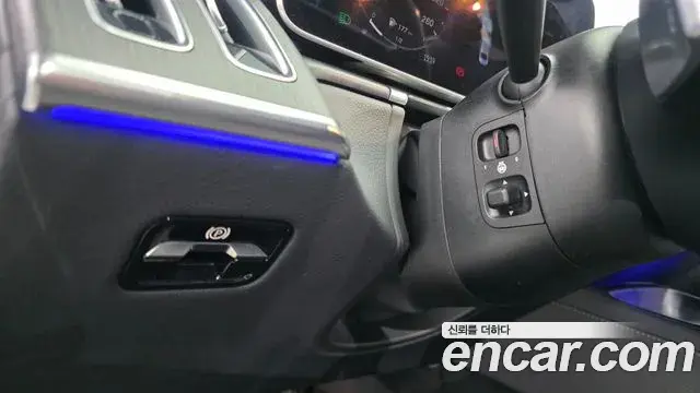 Mercedes-Benz S-Class 2021 — Photo 13/31