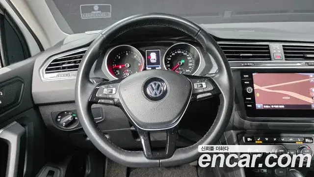 Volkswagen Tiguan 2020 — Фото 13/20