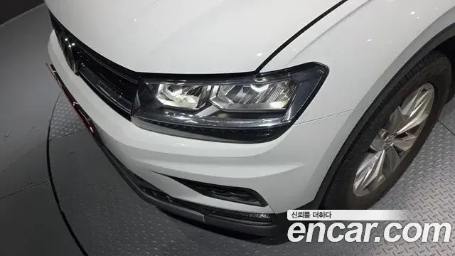Volkswagen Tiguan 2020 — Şəkil 25/30