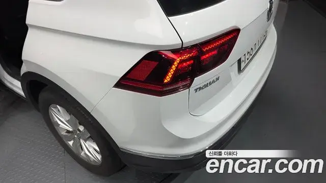 Volkswagen Tiguan 2020 — Şəkil 29/30