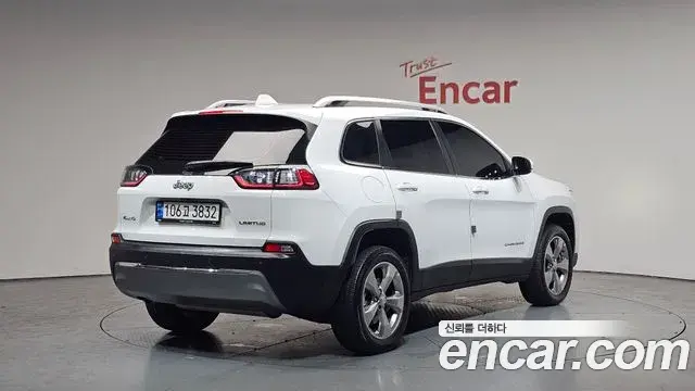 Jeep Cherokee 2021 — Фото 2/20