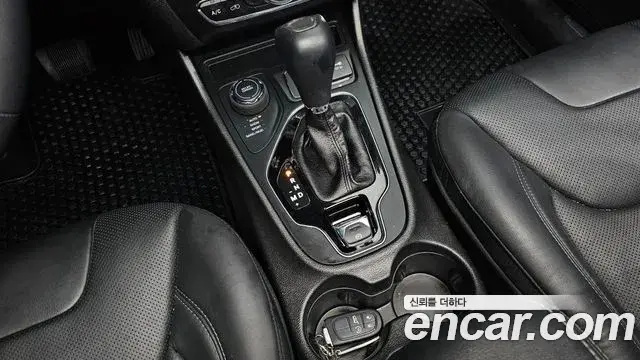 Jeep Cherokee 2021 — Фото 9/20