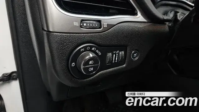 Jeep Cherokee 2021 — Фото 19/20