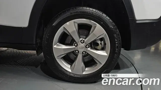 Jeep Cherokee 2021 — Photo 19/32