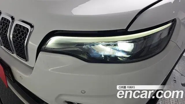 Jeep Cherokee 2021 — Photo 28/32
