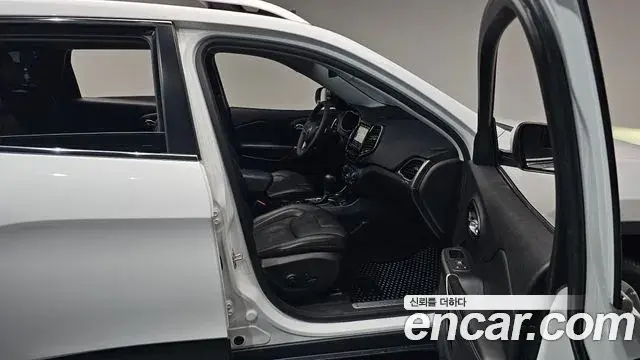 Jeep Cherokee 2021 — Photo 14/32