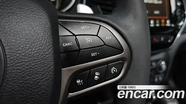 Jeep Cherokee 2021 — Photo 2/32
