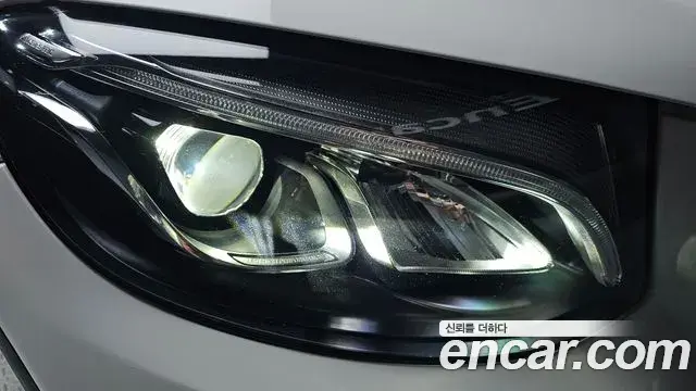 Mercedes-Benz GLC-Class 2019 — Şəkil 18/32