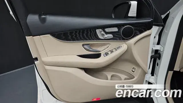 Mercedes-Benz GLC-Class 2019 — Şəkil 24/32
