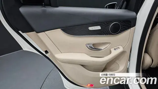 Mercedes-Benz GLC-Class 2019 — Şəkil 10/32