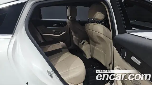 Mercedes-Benz GLC-Class 2019 — Şəkil 31/32