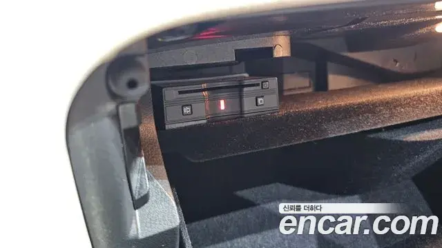 Mercedes-Benz GLC-Class 2019 — Şəkil 28/32