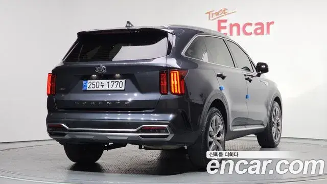 Kia Sorento 2021 — ფოტო 9/20