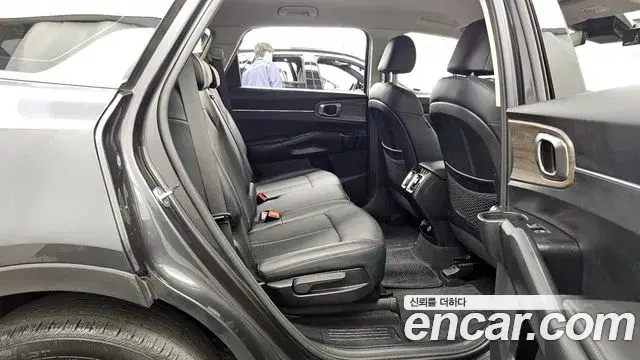 Kia Sorento 2021 — ფოტო 16/20