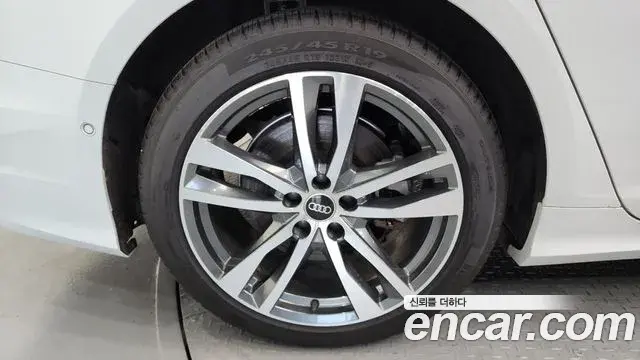 Audi A6 2022 — ფოტო 1/20