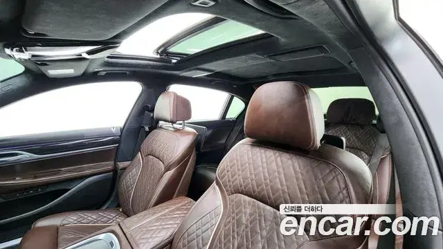 BMW 7 Series 2020 — Фото 11/20